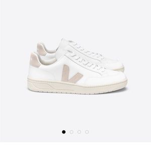 Veja, White Leather Sable shoes. Size EU 40, US women’s 9.